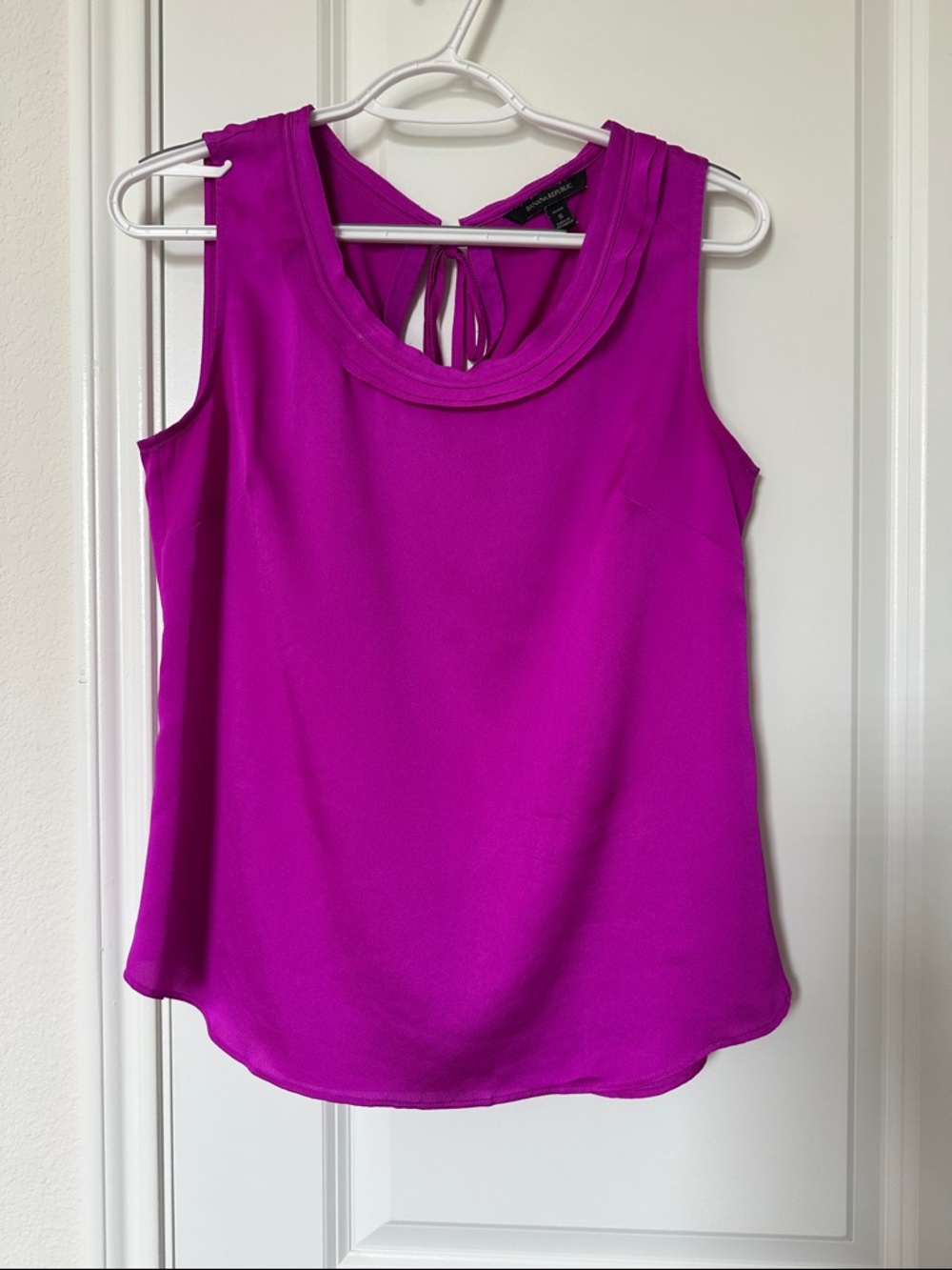 Banana Republic Sleeveless Tie-Back Camisole Blouse in Bright Fuchsia